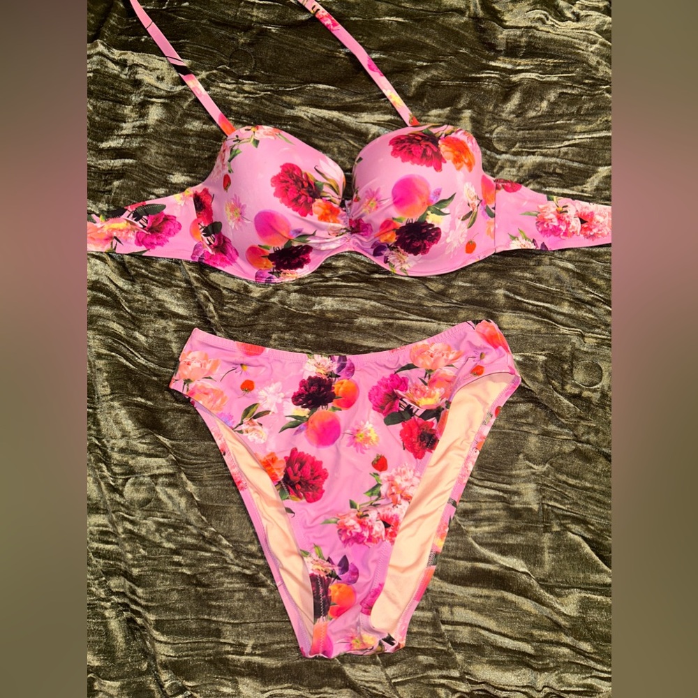 Victoria’s Secret bikini! Top is size 38DD and bottom is size large
